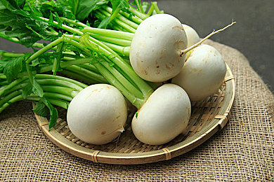 麻豆少妇色诱水电工003：美貌陷阱：揭秘现代诱惑游戏中的心理博弈