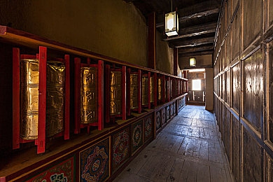 林襄有拍过天美传媒吗：神秘邂逅：年轻演员林襄跨界天美传媒，影视游戏跨界合作新风向