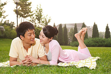 免费吃奶摸下激烈视频软件：奶嘴奇境探秘：奇幻王国里的触屏冒险之旅