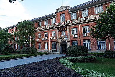 100000个免费实名认证身份证：身份卫士免费送身份证，网络安全与隐私保护新举措引热议-2