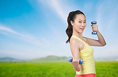 打扑克又痛又叫视频软件：虚拟牌桌欢声笑语，科技互动体验新扑克境界