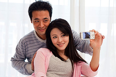 男女打扑克app：趣味互动，欢乐无限：揭秘男女玩家共赏的扑克游戏新平台
