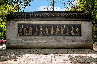 办公室摸腿吻胸激情：职场风波：道德沦丧，职场性骚扰阴影笼罩安全绿洲-1