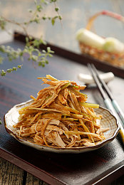 黑料吃瓜国语：网络迷雾下的真相探寻：揭秘八卦狂欢背后的心理迷局-2