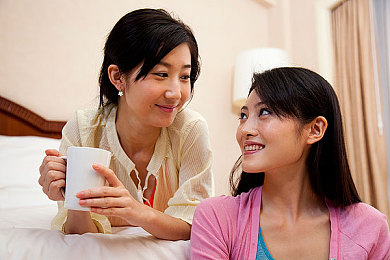 欧美长针刺乳针扎虐乳：针尖上的美丽陷阱，揭开极端美容行为的健康隐忧-1