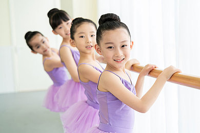 菲谢尔大战史莱姆vicineko：史莱姆新秀Vicineko加盟，菲谢尔大战迎来全新挑战与乐趣-1