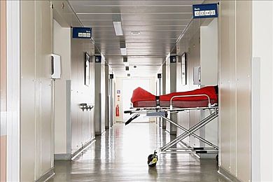 两个人一起打扑克 剧烈运动视频：扑克对决成健身奇观，意外引发娱乐与健康界限热议