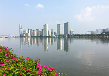 老师在教室露乳给我吃：偏远乡村感人故事：老师无私喂奶，温暖学生心扉-1