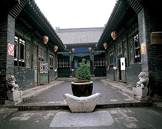 在线一区二区三区：虚拟世界版图新绘：区域分化勾勒游戏文化新纪元，多元体验共绘产业未来蓝图-2