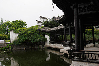 把筷子放在屁不能掉下：“传承民俗乐趣，挑战协调奇招，揭秘神奇游戏背后的文化奥秘”-2