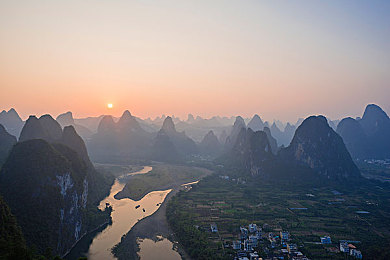 又痛又叫的扑克视频：扑克激情瞬间，智慧与勇气交织的魅力之旅