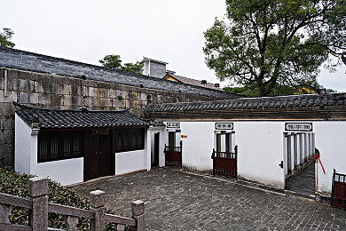 囯产精品：创新中国智造，荣耀全球竞速