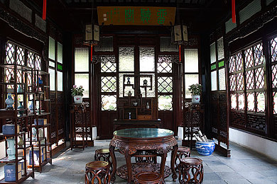 英语老师穿白丝给我脚交：“丝袜风波惊教育界，师德红线不容触碰，共筑纯净校园环境”-1