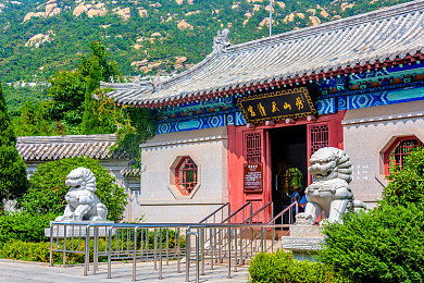 三上悠亚上司：娱乐圈新动态：揭秘三上悠亚背后神秘上司，合作背后的故事引发热议-3