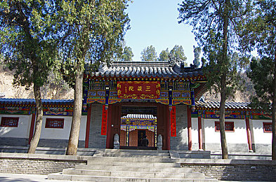 色中色aV：光影魔境探秘，艺术殿堂之窗
