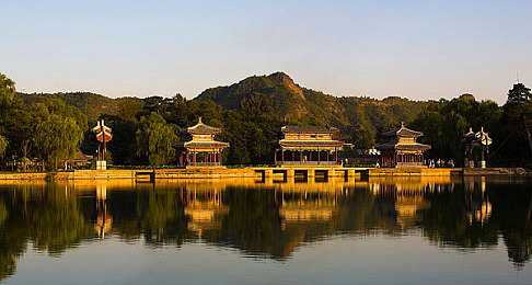 夜里十大禁用黄台：夜晚影院，畅享独享娱乐盛宴