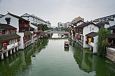 搡老女人：守护夕阳，文明出行，共建和谐家园-1