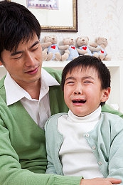 英语老师脱丝袜让我吃她脚：“课堂惊现不雅行为：英语老师脱袜索求学生‘吃脚’，社会舆论炸裂，教育部门紧急介入调查”-3