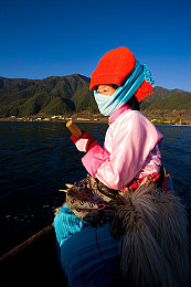 40岁少妇推油按摩高潮：“按摩油成催情剂，行业规范待升级，消费者权益如何保？”-1