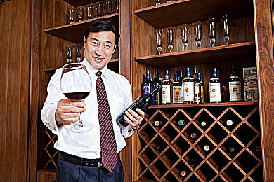 七八个变态用毛笔戳我尿孔h文：《墨影江湖》深度攻略：揭秘独特笔墨技能与曲折江湖剧情-3