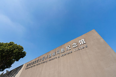 艳女直播。：网络直播新现象：艳女走红背后的行业影响与挑战-4