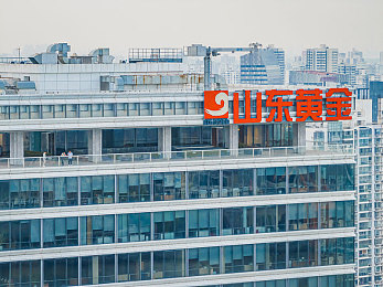 把 伸进女人的 打扑克：揭秘扑克魅力：女性玩家智慧与社交风采-2