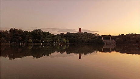 抠逼游戏：低成本高乐趣：揭秘“抠门”游戏的独特魅力，让你沉浸创造之旅-1