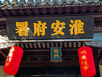 公交揉我胸 啊 嗯～h：公交礼仪小插曲，和谐出行共分享-2