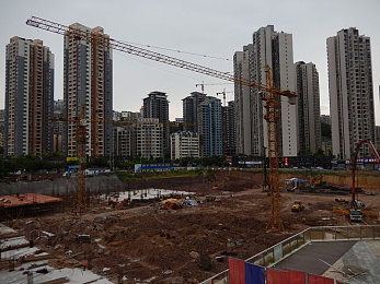 厨房里抱住岳丰满大屁股：厨房温馨瞬间：岳丰满烹饪艺术与家庭爱的传递-1