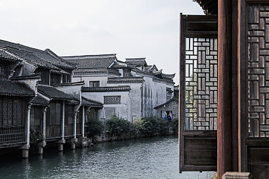 班花趴下让我 了一节课视频：“笑点引爆课堂，隐私守护成焦点：网络爆笑视频引发的深思与反思”-2