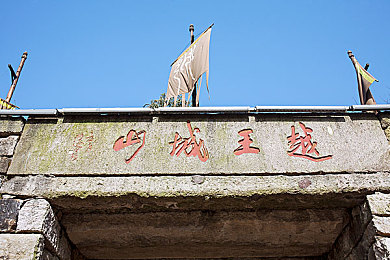公交车上无套内谢：公交车上温馨一幕引热议：乘客提醒文明出行，安全意识共筑和谐社会-2