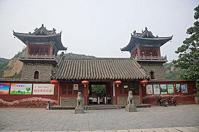 美女脱衣APP：网络低俗内容频现，美女脱衣APP引发社会关注，监管漏洞亟待填补-3