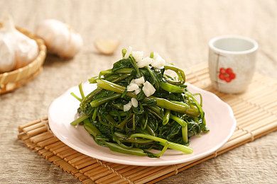 泳衣憋了几小时尿夹腿：游泳赛场上惊现尿憋难题：装备设计引争议，健康与规则冲突待解-2