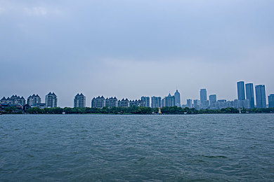 oppo免费黄色：科技免费疑云：OPPO贴心服务引发热议，用户期待与理性思考并行-3