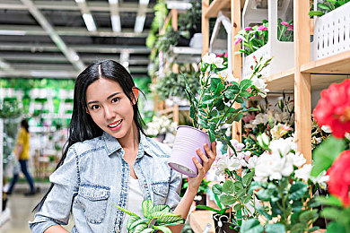 巨大 妓女 动漫：争议漩涡中的动漫界：巨型形象挑战社会价值观底线-2