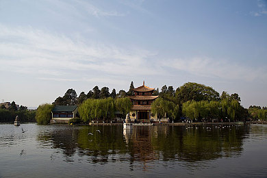 披风少年爱老妈免费：寻母之旅温馨启航，奇幻冒险感动人心，免费游戏《披风少年》等你探索-4