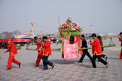 胡桃用手抠出许多白色粘液咋办：《胡桃奇遇：揭秘白色粘液谜团，畅享无忧游戏之旅》-2