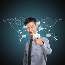 数据线打烂了,校霸不让走：校园风云：数据线之劫，霸凌阴影下的挣扎-2