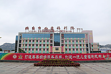 亚瑟纸箱厂全景沟厕的由来和历史：工业奇观：全景厕所见证文化传承与创新发展-3