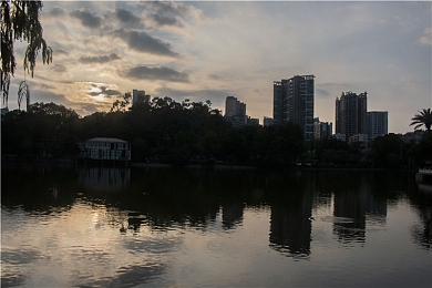 99热只有精品和精品免费：99热平台：游戏天堂，海量免费精品游戏等你畅玩-2