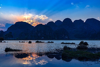 夜间十大禁用黄台：净化夜空，守护心灵：揭秘我国“夜间禁用黄台”行动，共建清朗网络家园-2