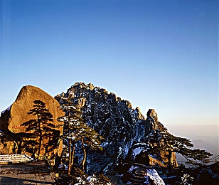 黑土流眼泪翻白眼害羞脸红图片：千年传说情动图，黑土爱石泪如珠-1