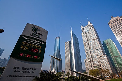 女班长趴下让我 了一节课：温情校园，班长趴桌，唤醒师生情谊新篇章-2