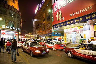 富二代视频抖阴：网络隐私泄露风波：揭秘“抖阴”事件，道德与法律的双重拷问-3