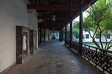 秋葵视频黄：探寻《秋葵视频黄》探险之谜：神秘游戏背后的宝藏之旅引玩家热议-2